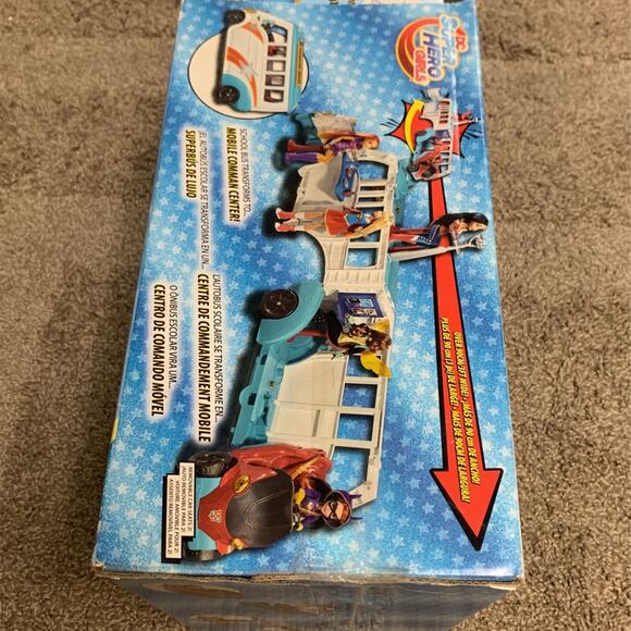 DC Super Hero Girls Transforming School Bus - Picture 6 of 6